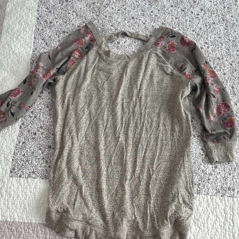 Kismet Gray Floral Knit Top